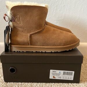 UGG Originals Mini Bow Boots Women’s size 9